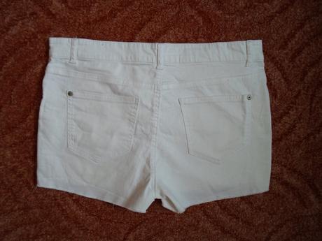 Bílé kraťasy kraťásky šortky s krajkou, amisu,40