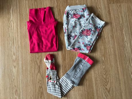 Dívčí set - rolák, tepláky, punčochy - vel. 104, c&a,104