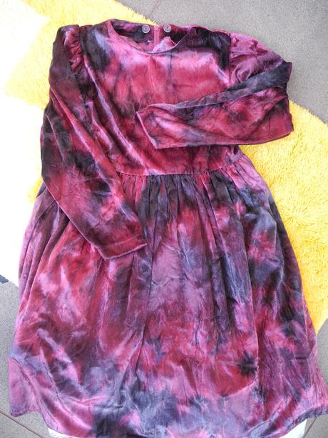 Sametové šaty, 116