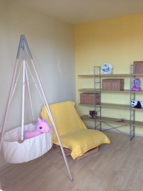 Pokojik pro mimi-kolebka leander,kreslo+policeikea,