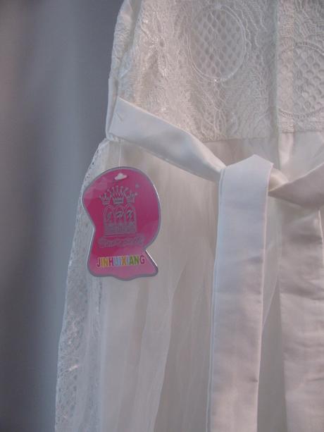 Společenské krajkové bílé šaty, 98