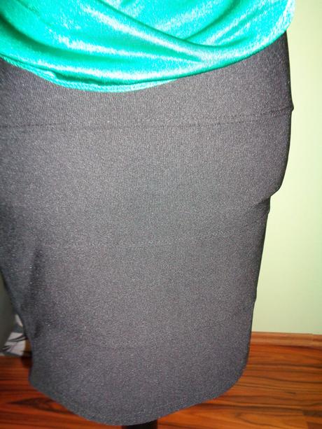 Luxusní zelenočerné pružné šaty, 36