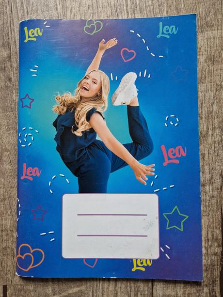 Sešity merch youtuberka lea, 