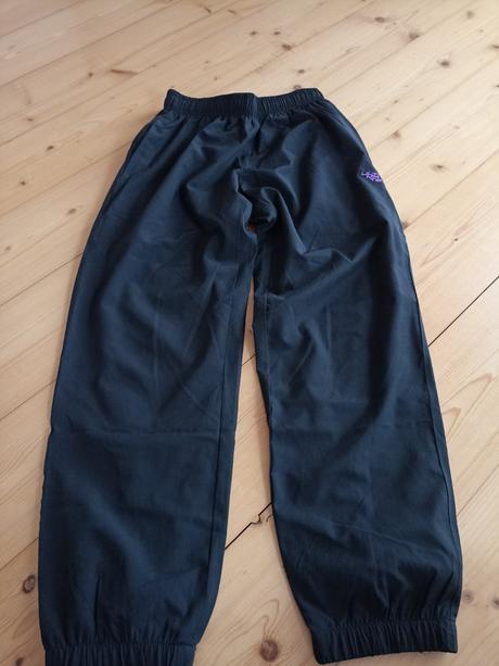 Šustakove kalhoty, 140