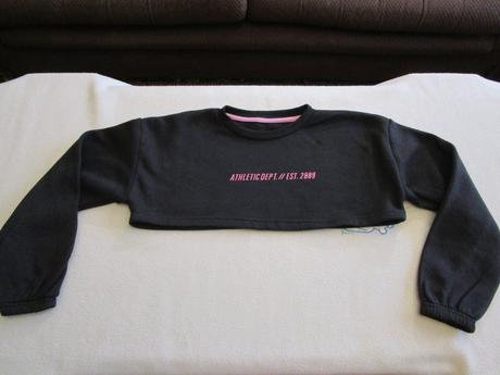 Černá krátká sportovní mikina, vel. 146-152, 146