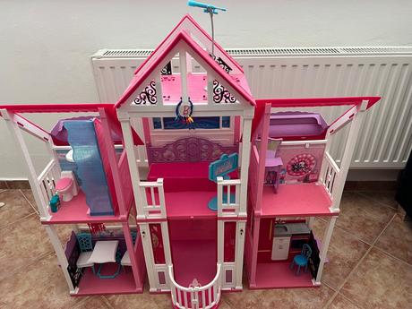 Domeček barbie,