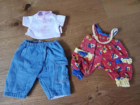 Oblečky pro panenky, 