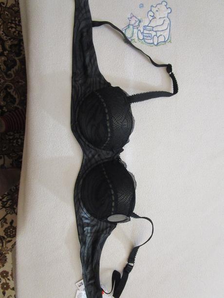 Pěkná maskáčová podprsenka vel. 85c, vyztužená, kik,85c