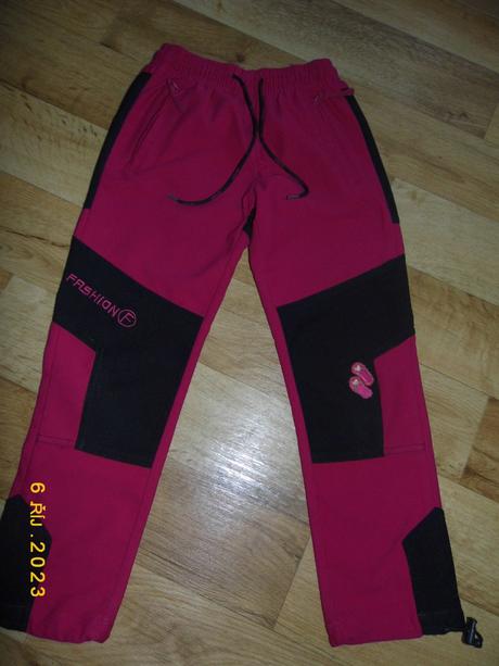 Sportovní kalhoty, 134