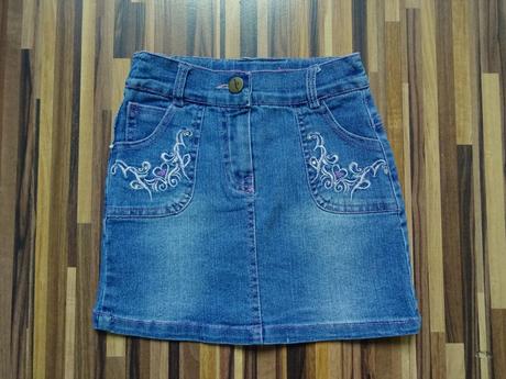 Sukýnka riflová s výšivkami a kamínky, 116