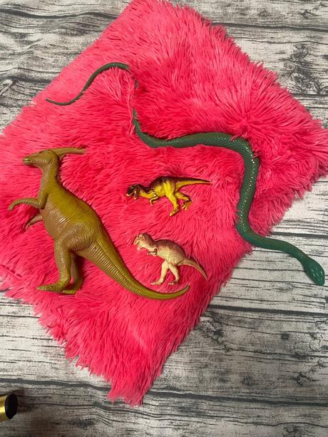 Gumová zvířátka - dinosauři + had,