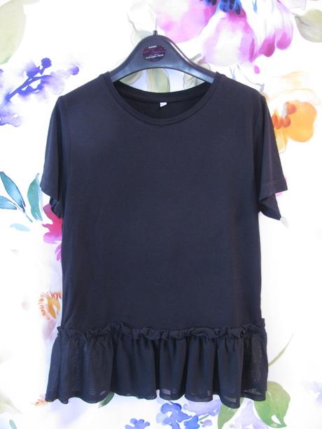 Černá společenská halenka s volánkem, 140