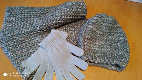 Souprava-čepice,chomout,rukavice, 