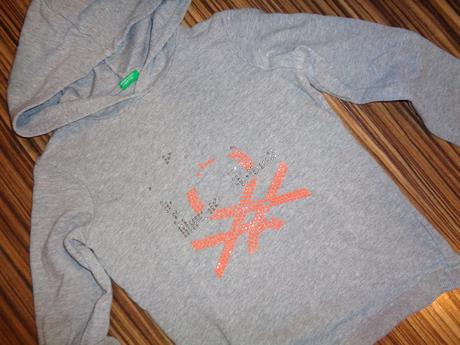 Pěkná šedá mikina s aplikací, colours of the world,134