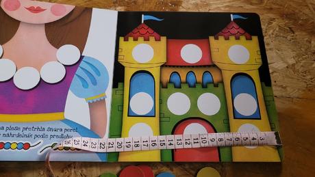 3x kniha (puzzle, vkládání puntíků),