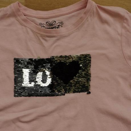 Ruzove tricko s menivymi paietkami, pepperts,134