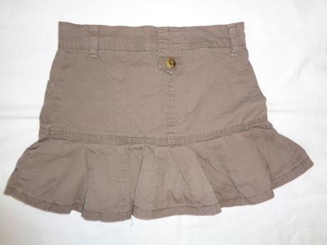 Luxusní skládaná khaki sukýnka - vyšívaní motýli, 98