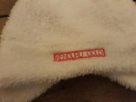 Bílá malinkatá čepička kenguru značková, kenguru gold,<50