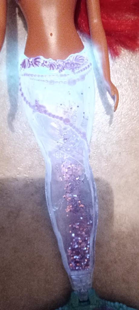 Barbie se svítící ploutví, 