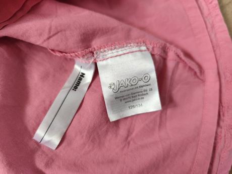 Růžové šaty s výšivkou, 134