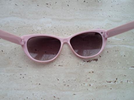 Růžové sluneční brýle, 