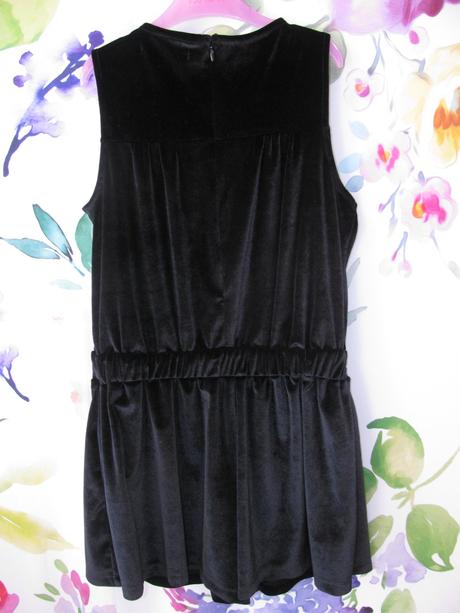 Sváteční černý velurový kraťasový overal, marks & spencer,146