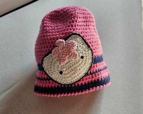 L317	dívčí háčkovaná čepice hello kitty v. 50 - 52, 122