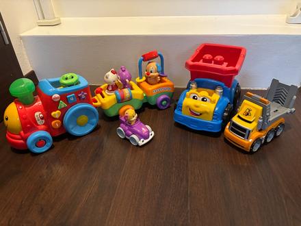 Fisher-price pejskův vláček a autíčka,