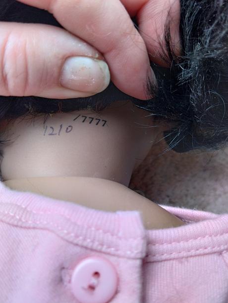 Porcelánová panenka mulatka značená, 