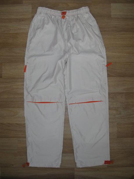 Sportovní kalhoty, 42