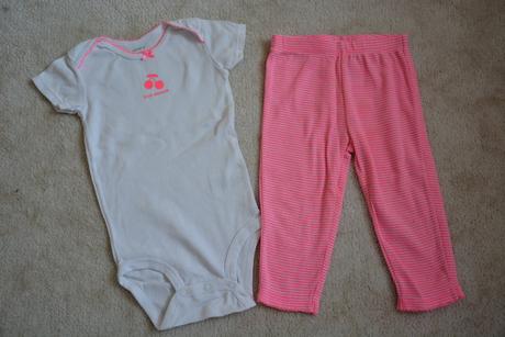 Neon komplet tepláčky a body se třešínkama 12m, carter's,80