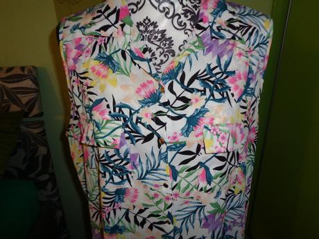 Nádherný vzdušný květovaný top, primark,46