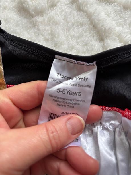 An11/ kostým pirátka s kloboukem- v.5/6 let, 