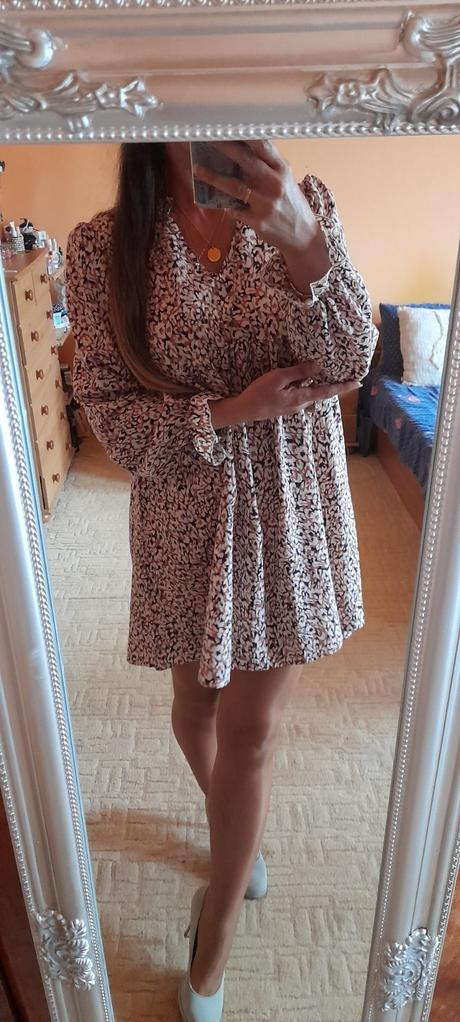 Vzorované krátké šaty s dlouhými rukávy, l