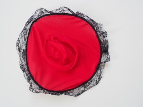 Kostým dáma s kloboukem vel 146,