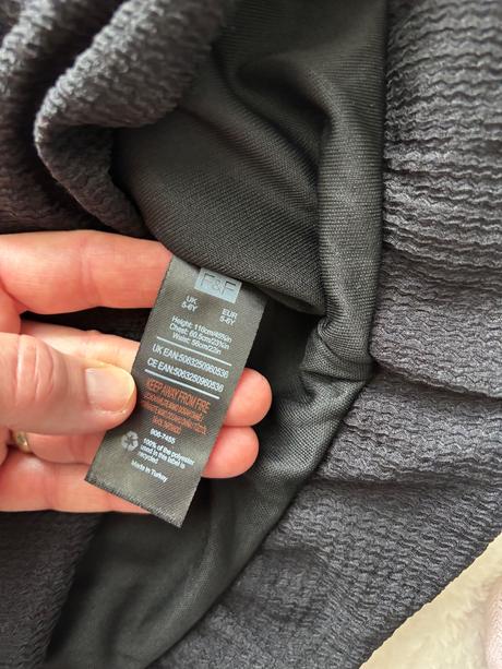 Ob/ tunika  černá s volánem - v.5/6 let, f&f,116