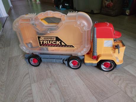 Šroubovací náklaďák s kufříkem, 