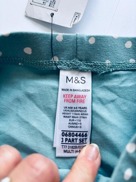 Lehiny s puntíky - v.4/5 let, marks & spencer,110