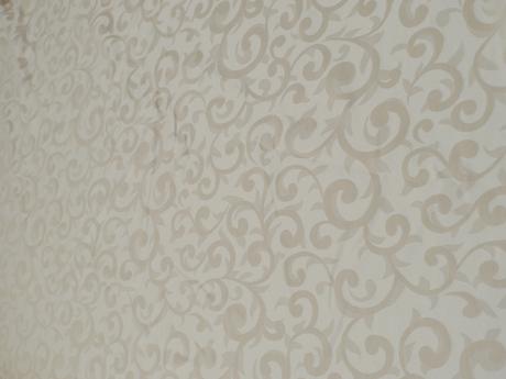 2 kusy zavesu -kremove se vzorem, 