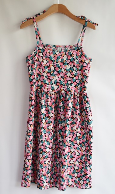 Šaty vel. 11 let, tu,146