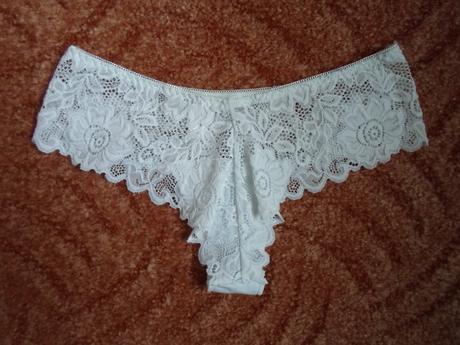 Bílé krajkové kalhotky brazilky tanga, m