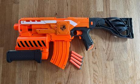 Nerf sada pistolí + náboje,