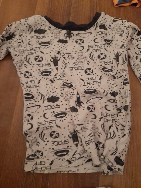 Dlouhé pyžamo bíločerné 104, 104