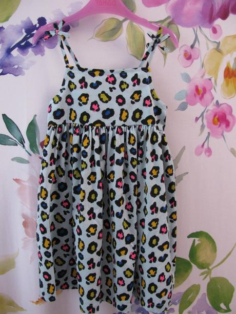 Letní bledě modré šaty s potiskem, matalan,104