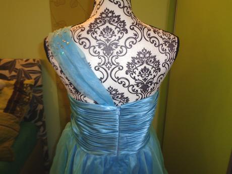 Luxusní modré šaty, 44