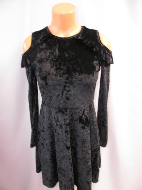 Velurové černé elastické šaty s dlouhým rukávem, 152