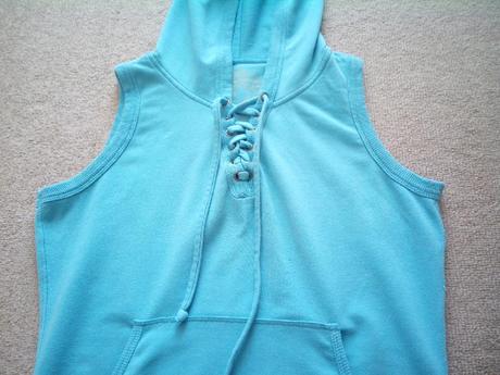 Tyrkysová sportovní vesta, 152