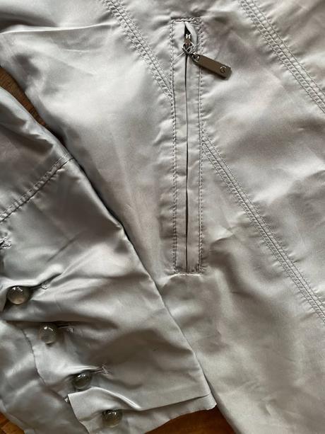 Stříbrná dlouhá bunda chybí knoflík, vel m, david, m