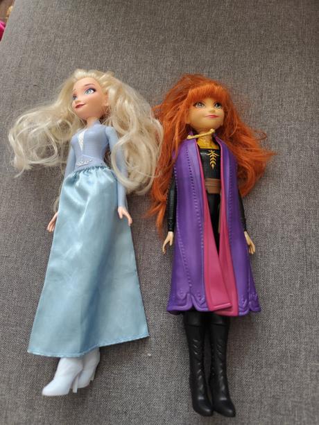 Panenky elsa a anna.cena za kus ., 