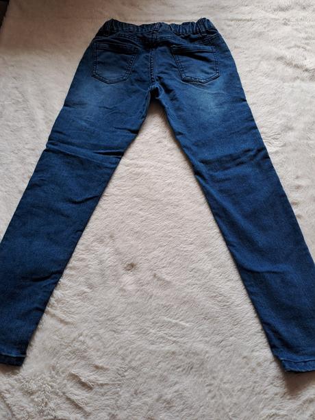 Džeginy vel. 134 jako nové, 134